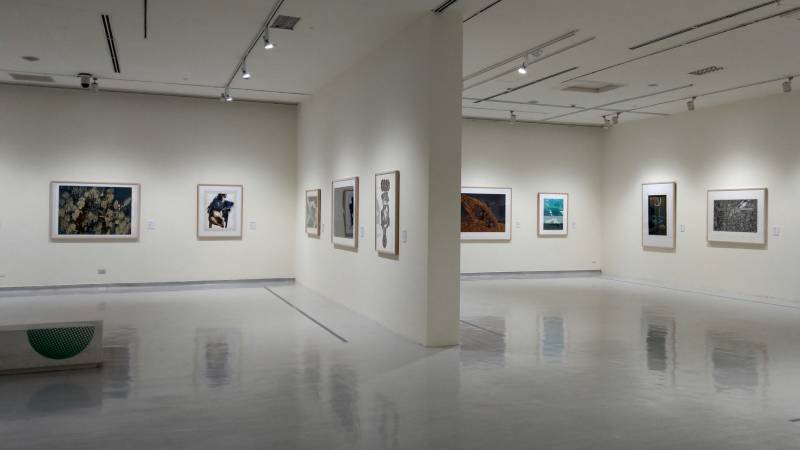 AR Art Gallery concept featuring a modern art gallery space